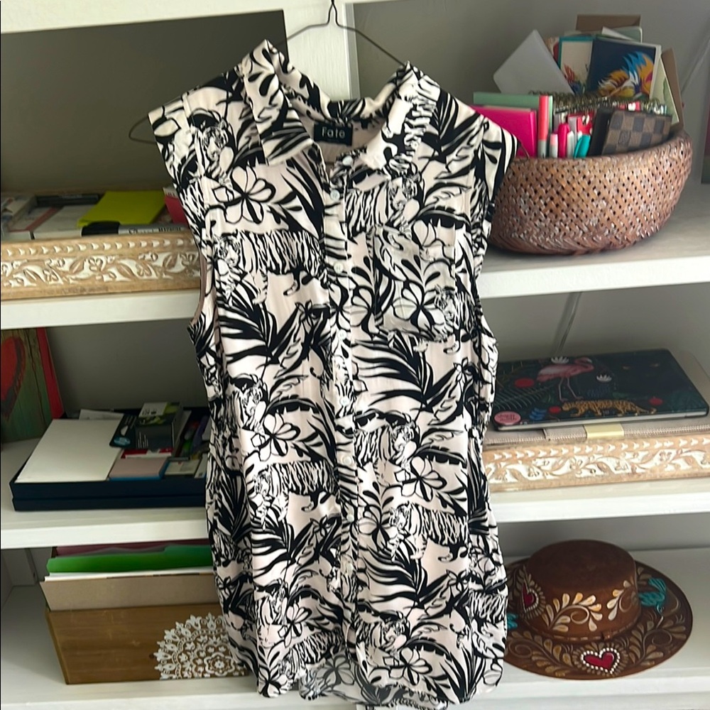 Fate Black and White Sleeveless Button Down Dress. Size Medium.